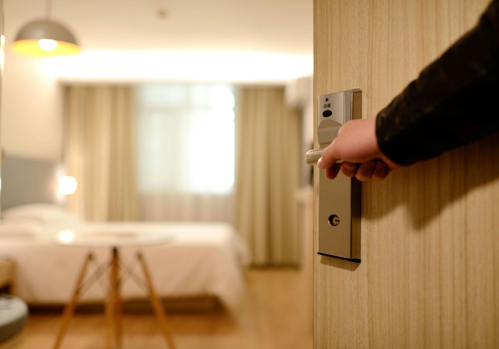 Bright room with a double bed and window